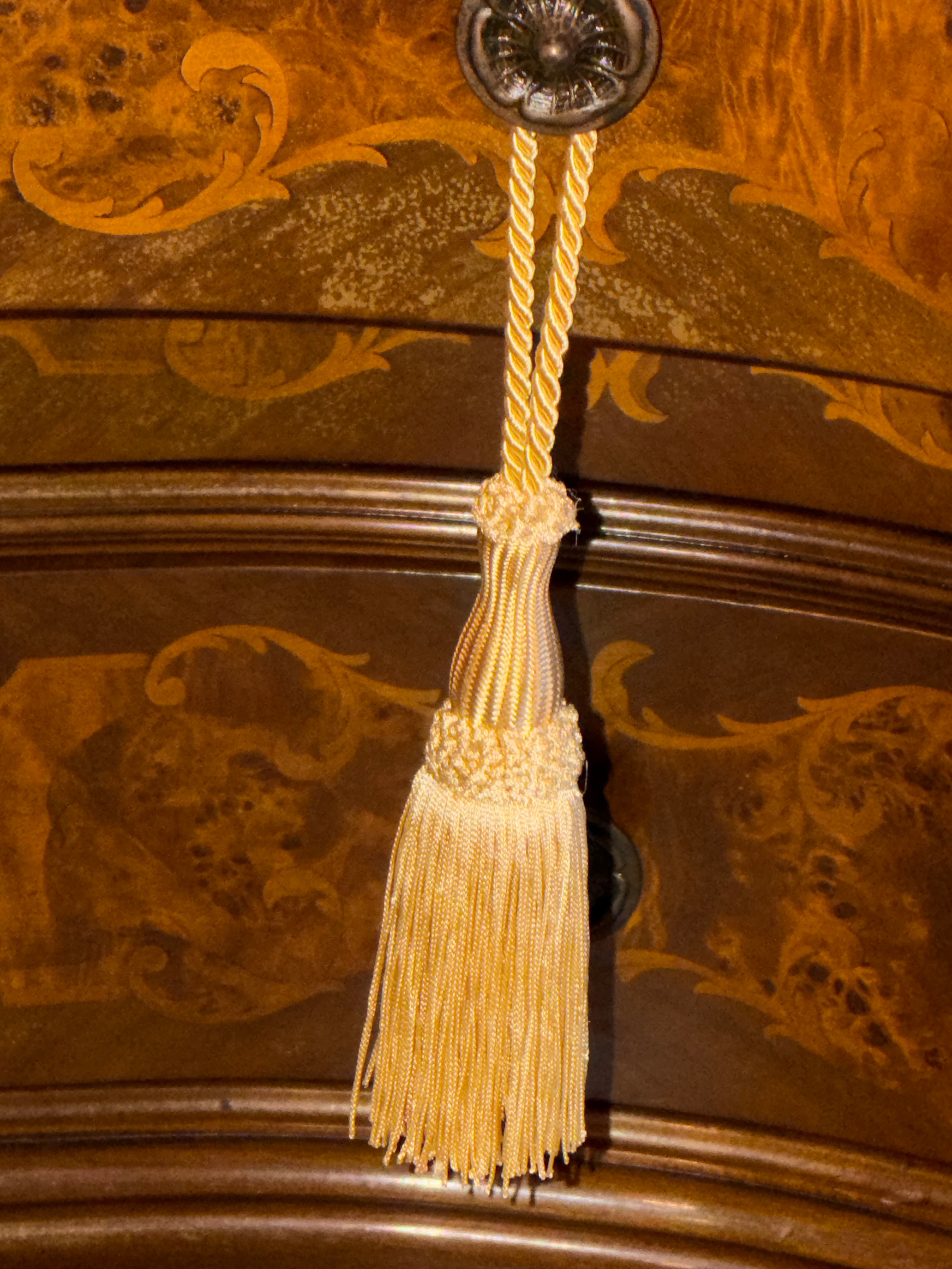 Vintage Tassel Light Gold